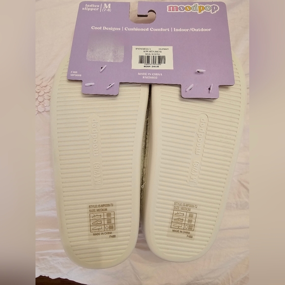 NWT Womens Moodpop Slippers with Mushroom - Picture 2 of 3